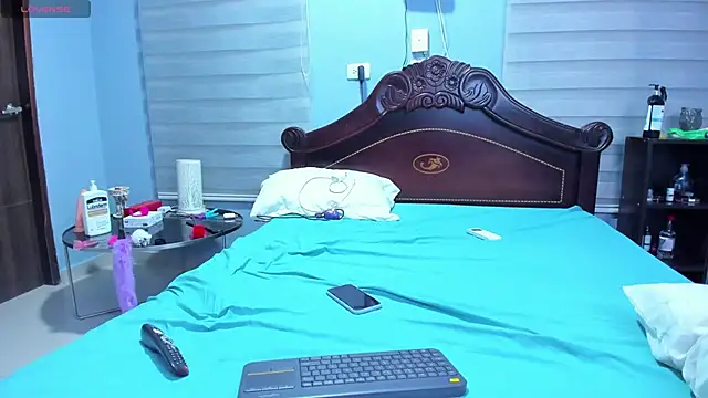 Snapshot of bella-black chatting on 4, 3, 2025 bella-black online show from 4, 3, 2025