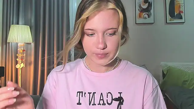 HanahCute online show from 23, 2, 2025