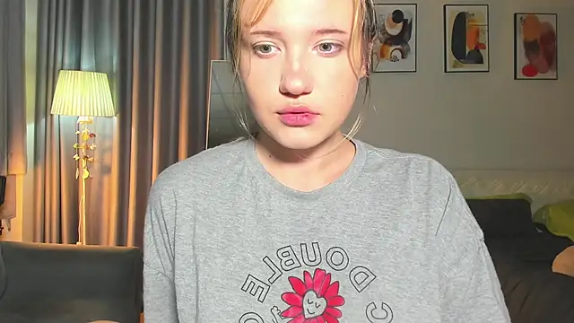 HanahCute online show from 25, 2, 2025