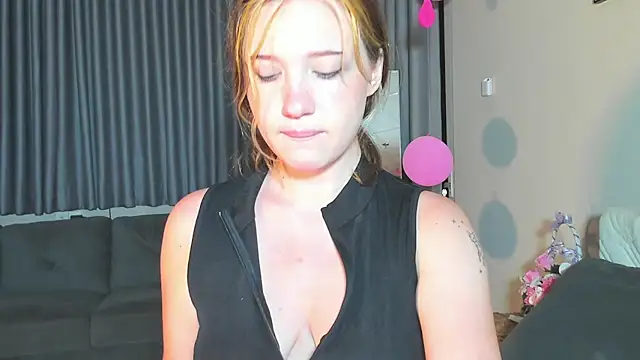 HanahCute online show from 20, 3, 2025