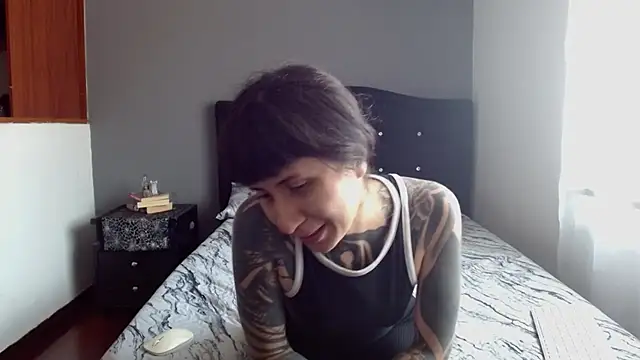 Emilia 1995 online show from 10, 11, 2025