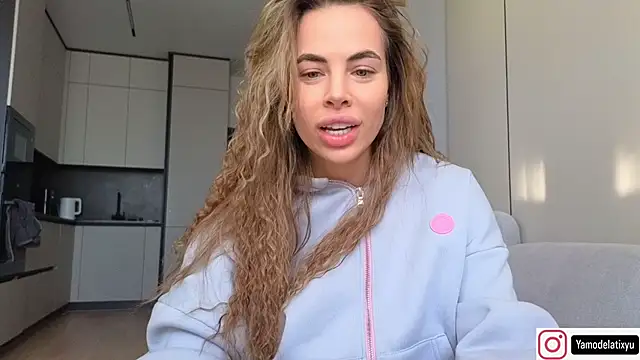 Snapshot of diffgirls2 chatting on 5, 12, 2025 diffgirls2 online show from 5, 12, 2025