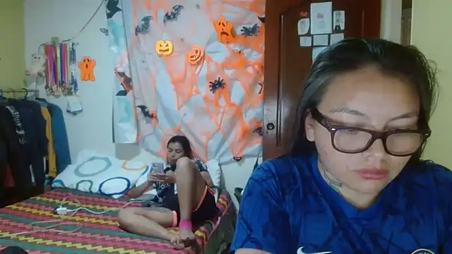 Snapshot of clayre_and_jill chatting on 28, 10, 2025 clayre and jill online show from 28, 10, 2025