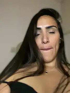 Snapshot of alessandra-a chatting on 31, 12, 2024 alessandra-a online show from 31, 12, 2024