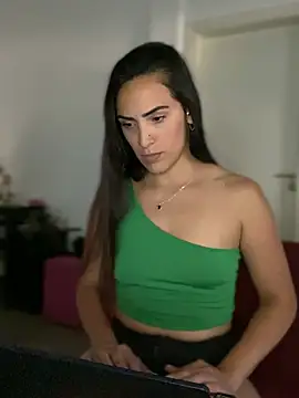 Snapshot of alessandra-a chatting on 2, 1, 2025 alessandra-a online show from 2, 1, 2025