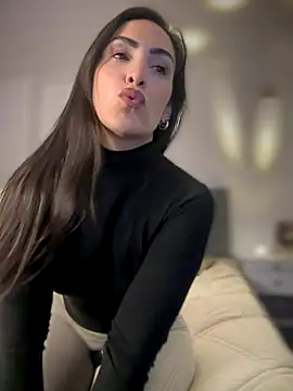 Snapshot of alessandra-a chatting on 7, 10, 2025 alessandra-a online show from 7, 10, 2025