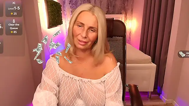 Snapshot of Scarlett_Mai chatting on 10, 9, 2025 Scarlett Mai online show from 10, 9, 2025
