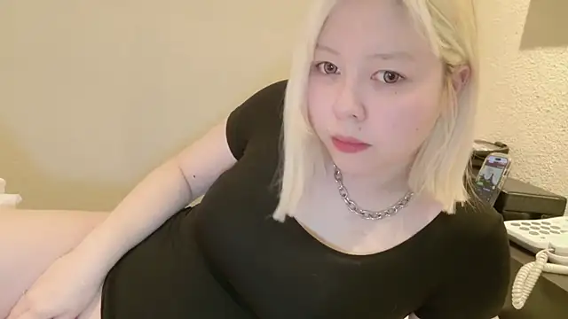 NANAchan R online show from 4, 2, 2025