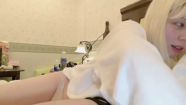 NANAchan R online show from 18, 2, 2025