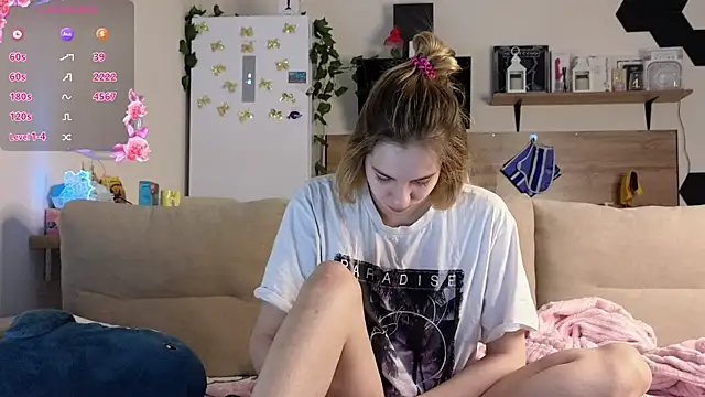 Girl alone home online show from 28, 2, 2025