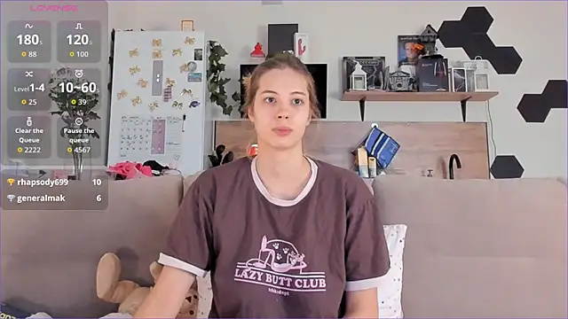 Girl alone home online show from 27, 10, 2025