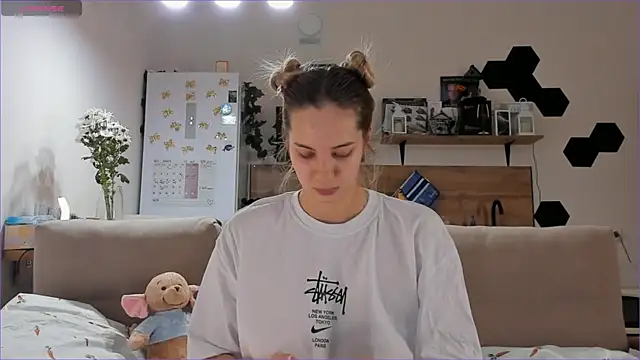 Girl alone home online show from 29, 10, 2025