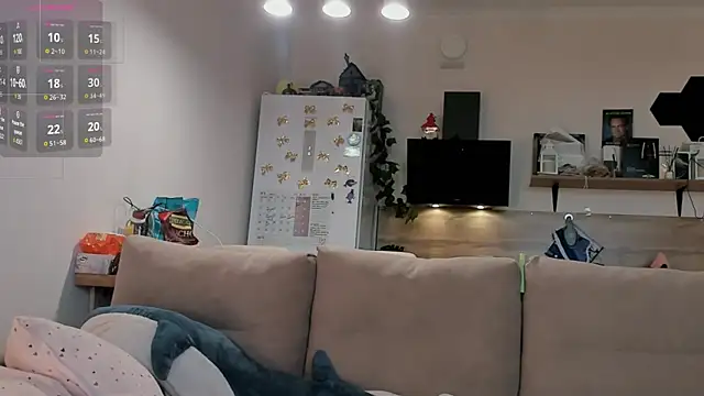 Girl alone home online show from 21, 5, 2026