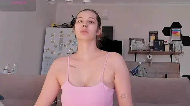 Snapshot of Girl_alone_home chatting on 12, 7, 2026 Girl alone home online show from 12, 7, 2026