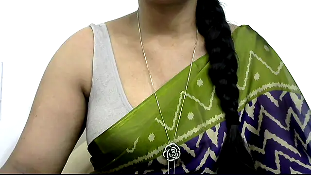 Snapshot of rashmika_reddy chatting on 9, 9, 2025 rashmika reddy online show from 9, 9, 2025