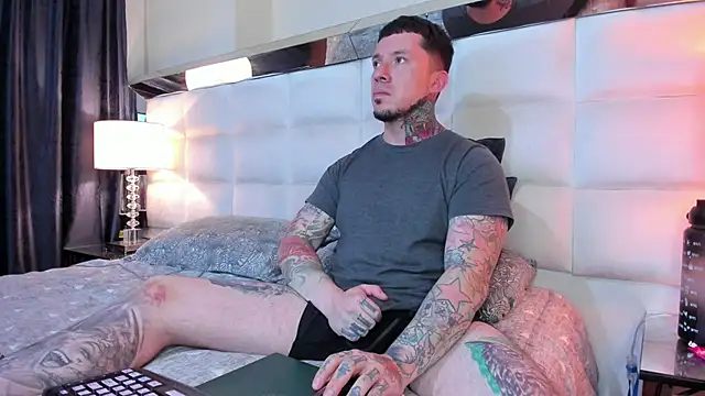 Snapshot of Adam_tatto chatting on 26, 10, 2025 Adam tatto online show from 26, 10, 2025