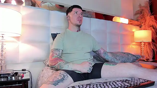 Snapshot of Adam_tatto chatting on 1, 11, 2025 Adam tatto online show from 1, 11, 2025