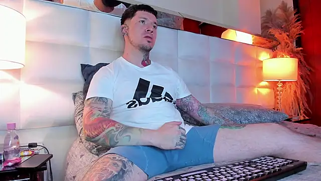 Snapshot of Adam_tatto chatting on 3, 11, 2025 Adam tatto online show from 3, 11, 2025