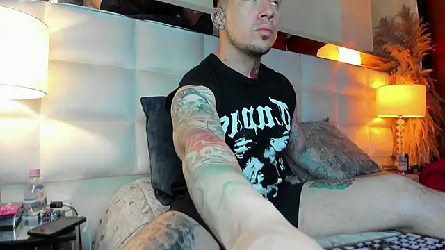 Snapshot of Adam_tatto chatting on 4, 11, 2025 Adam tatto online show from 4, 11, 2025