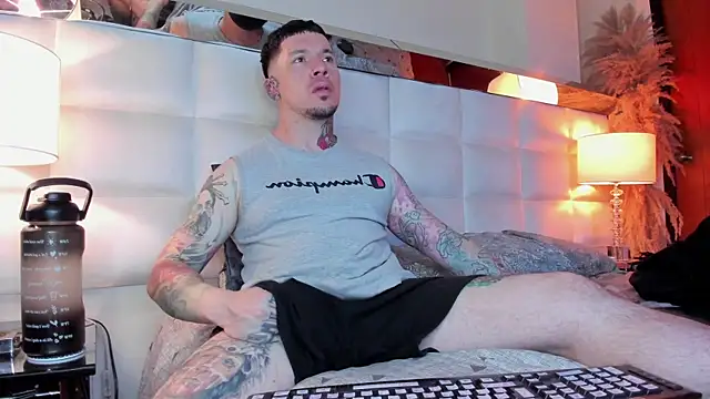 Snapshot of Adam_tatto chatting on 6, 11, 2025 Adam tatto online show from 6, 11, 2025