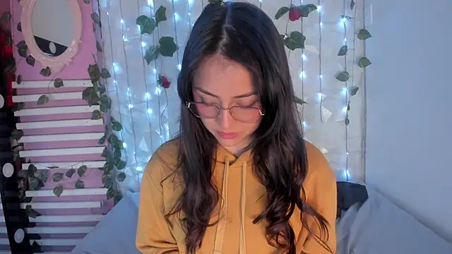 Sophy SmileSweet online show from 4, 1, 2025