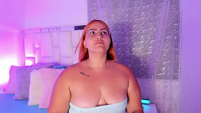 Snapshot of LeahxBarker chatting on 28, 10, 2025 LeahxBarker online show from 28, 10, 2025