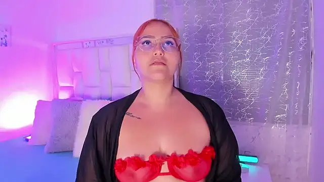 Snapshot of LeahxBarker chatting on 12, 11, 2025 LeahxBarker online show from 12, 11, 2025