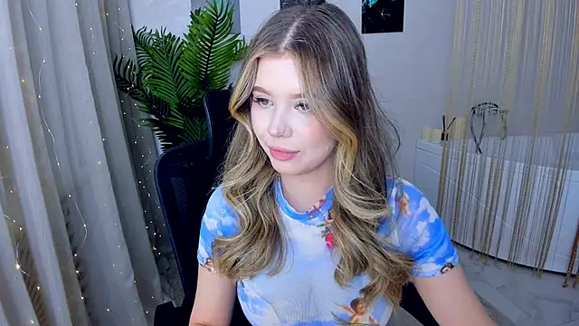 Snapshot of FollowLovee chatting on 2, 2, 2025 FollowLovee online show from 2, 2, 2025