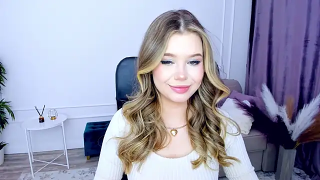 Snapshot of FollowLovee chatting on 7, 2, 2025 FollowLovee online show from 7, 2, 2025