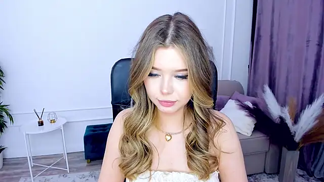 Snapshot of FollowLovee chatting on 7, 2, 2025 FollowLovee online show from 7, 2, 2025