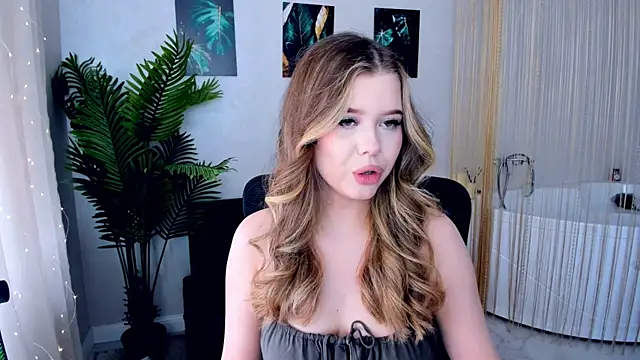 Snapshot of FollowLovee chatting on 16, 2, 2025 FollowLovee online show from 16, 2, 2025