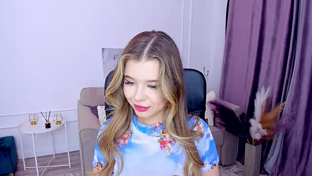 Snapshot of FollowLovee chatting on 4, 3, 2025 FollowLovee online show from 4, 3, 2025