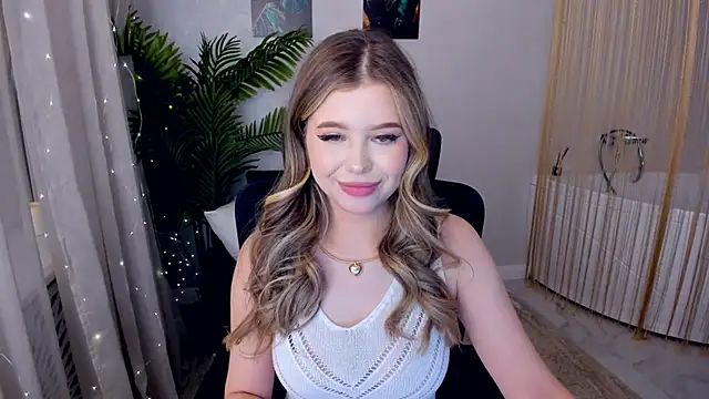 Snapshot of FollowLovee chatting on 7, 3, 2025 FollowLovee online show from 7, 3, 2025