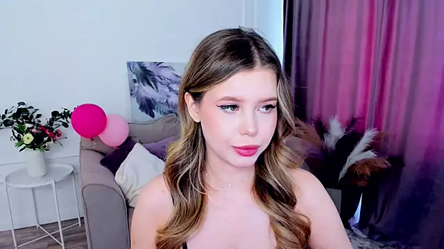 Snapshot of FollowLovee chatting on 19, 9, 2025 FollowLovee online show from 19, 9, 2025