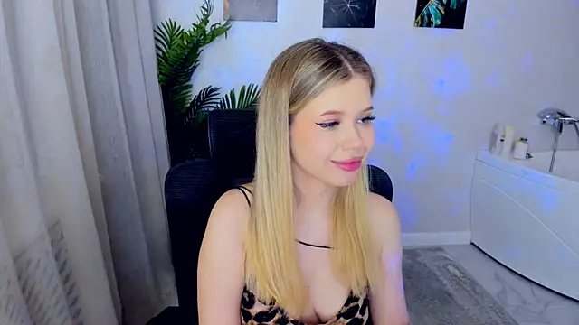 Snapshot of FollowLovee chatting on 15, 11, 2025 FollowLovee online show from 15, 11, 2025