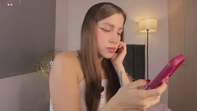 Snapshot of LynnSam_ chatting on 12, 10, 2025 LynnSam online show from 12, 10, 2025