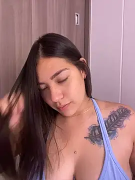 Latina vanessa online show from 8, 1, 2025