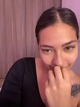 Latina vanessa online show from 10, 1, 2025