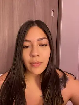 Latina vanessa online show from 2, 2, 2025