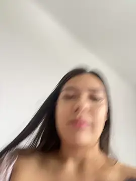 Latina vanessa online show from 27, 9, 2025