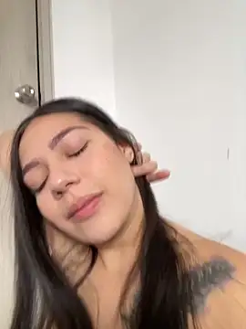 Latina vanessa online show from 15, 11, 2025