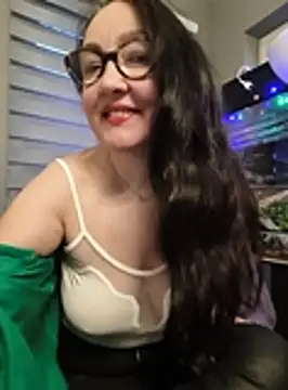 Snapshot of CamilleDesire chatting on 10, 10, 2025 CamilleDesire online show from 10, 10, 2025