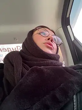 Snapshot of RinaCat chatting on 18, 12, 2024 RinaCat online show from 18, 12, 2024