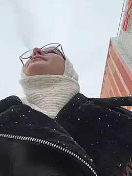 Snapshot of RinaCat chatting on 31, 12, 2024 RinaCat online show from 31, 12, 2024