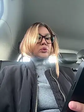 Snapshot of RinaCat chatting on 13, 10, 2025 RinaCat online show from 13, 10, 2025