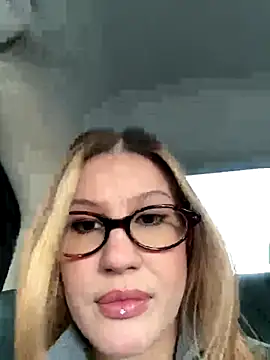 Snapshot of RinaCat chatting on 20, 10, 2025 RinaCat online show from 20, 10, 2025