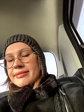 Snapshot of RinaCat chatting on 6, 11, 2025 RinaCat online show from 6, 11, 2025