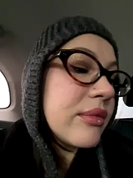 Snapshot of RinaCat chatting on 26, 11, 2025 RinaCat online show from 26, 11, 2025