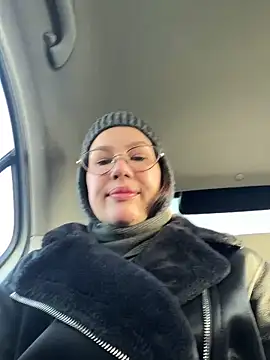 Snapshot of RinaCat chatting on 29, 11, 2025 RinaCat online show from 29, 11, 2025