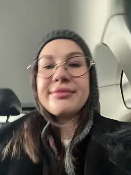 Snapshot of RinaCat chatting on 4, 12, 2025 RinaCat online show from 4, 12, 2025